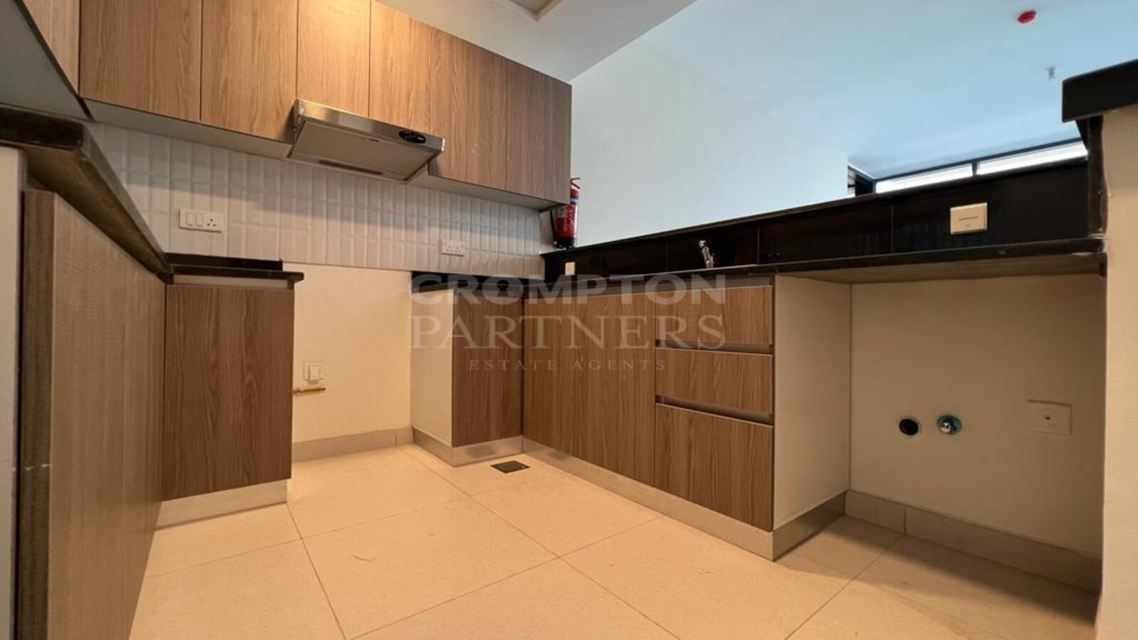 Bright | Spacious Balcony | Mid Floor Unit - Photo 4