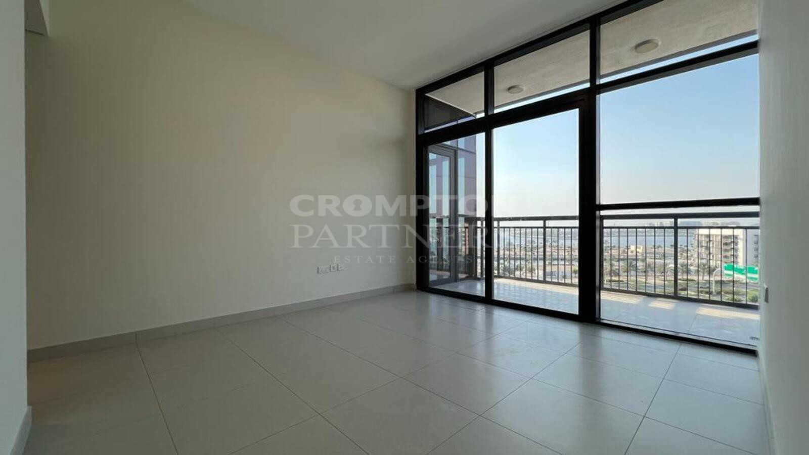 Bright | Spacious Balcony | Mid Floor Unit - Photo 3