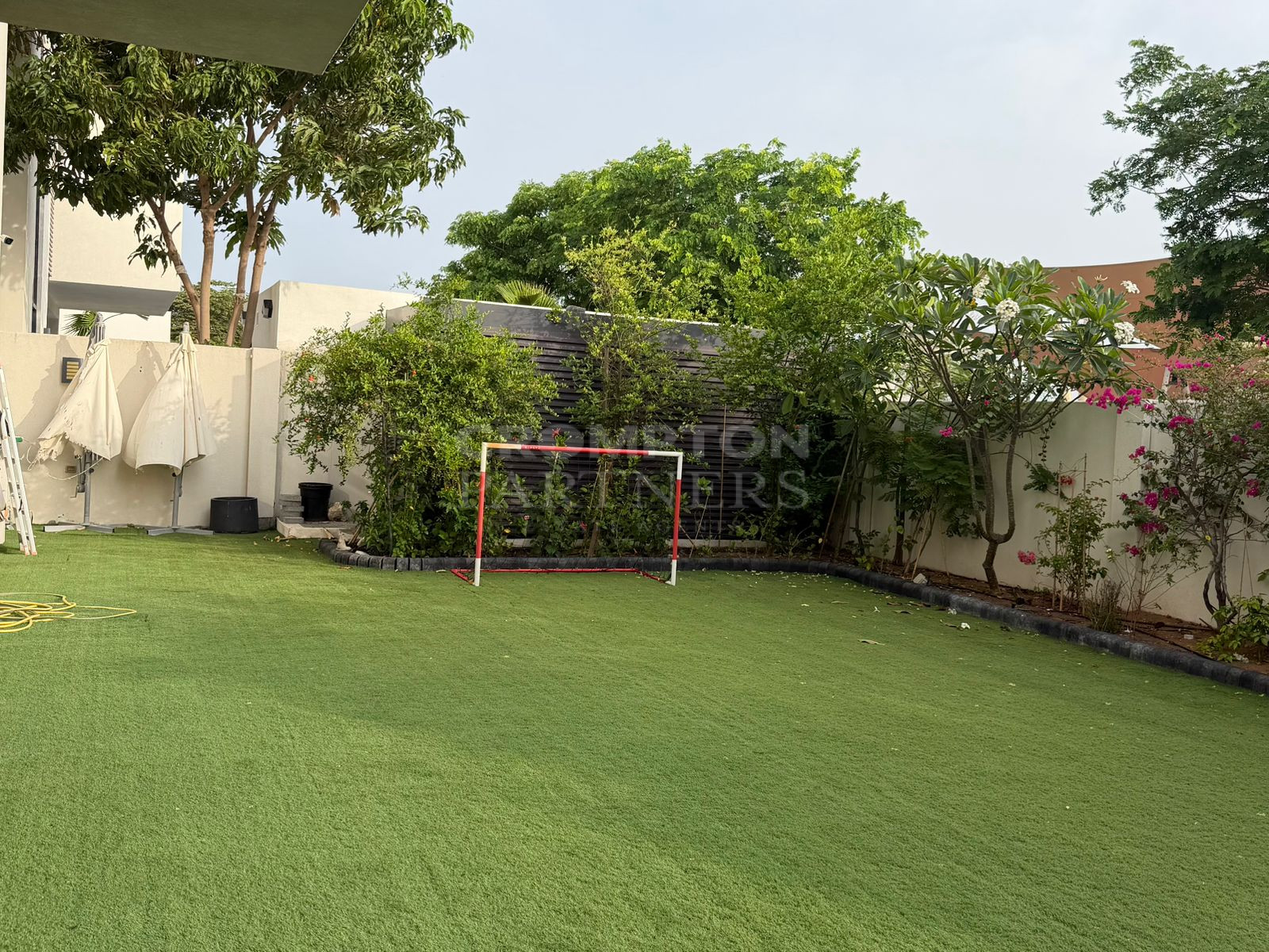 Single Row | Corner Unit | Prime Location