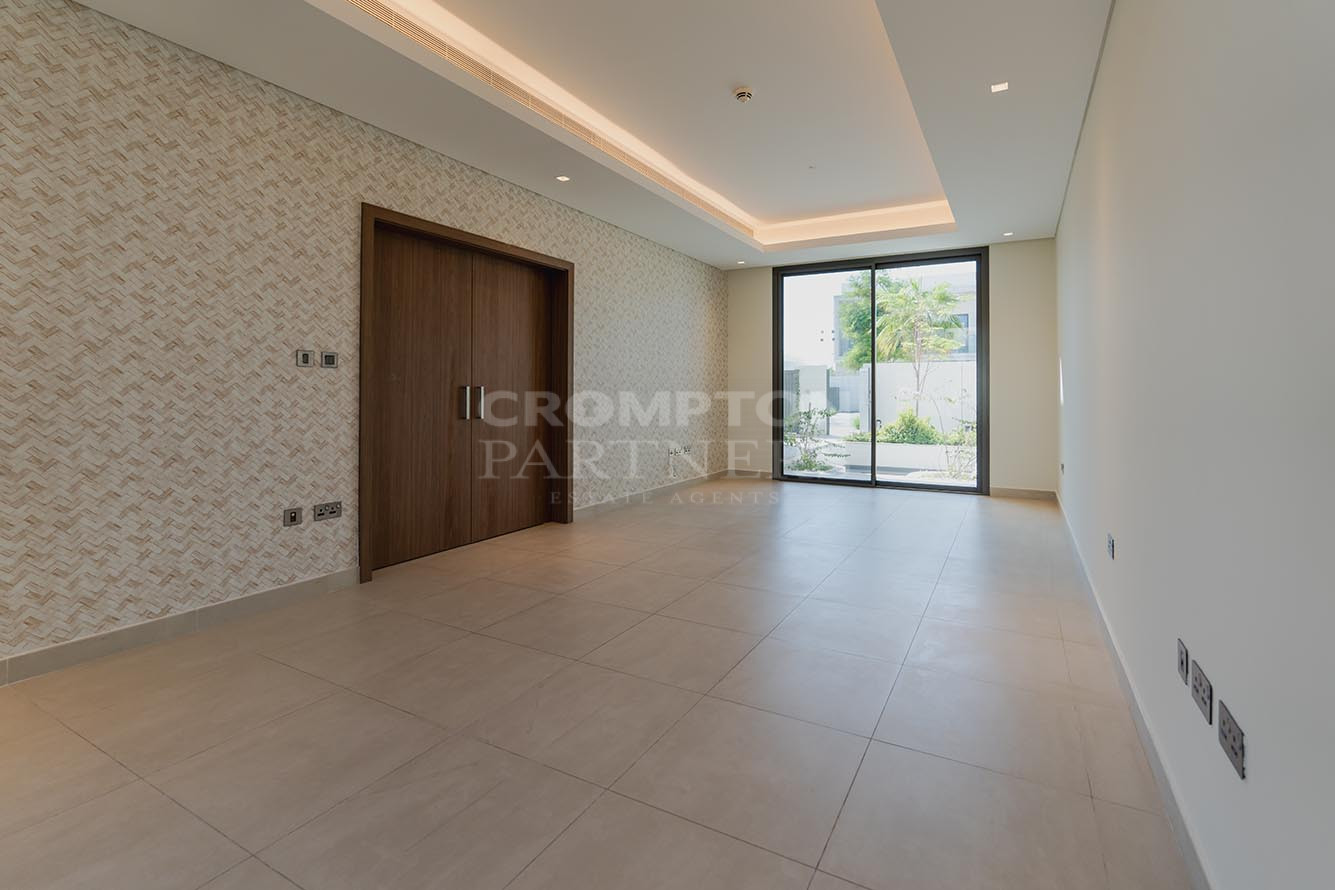 Stunning | Spacious | Ready To Move In | Call Now - Photo 3