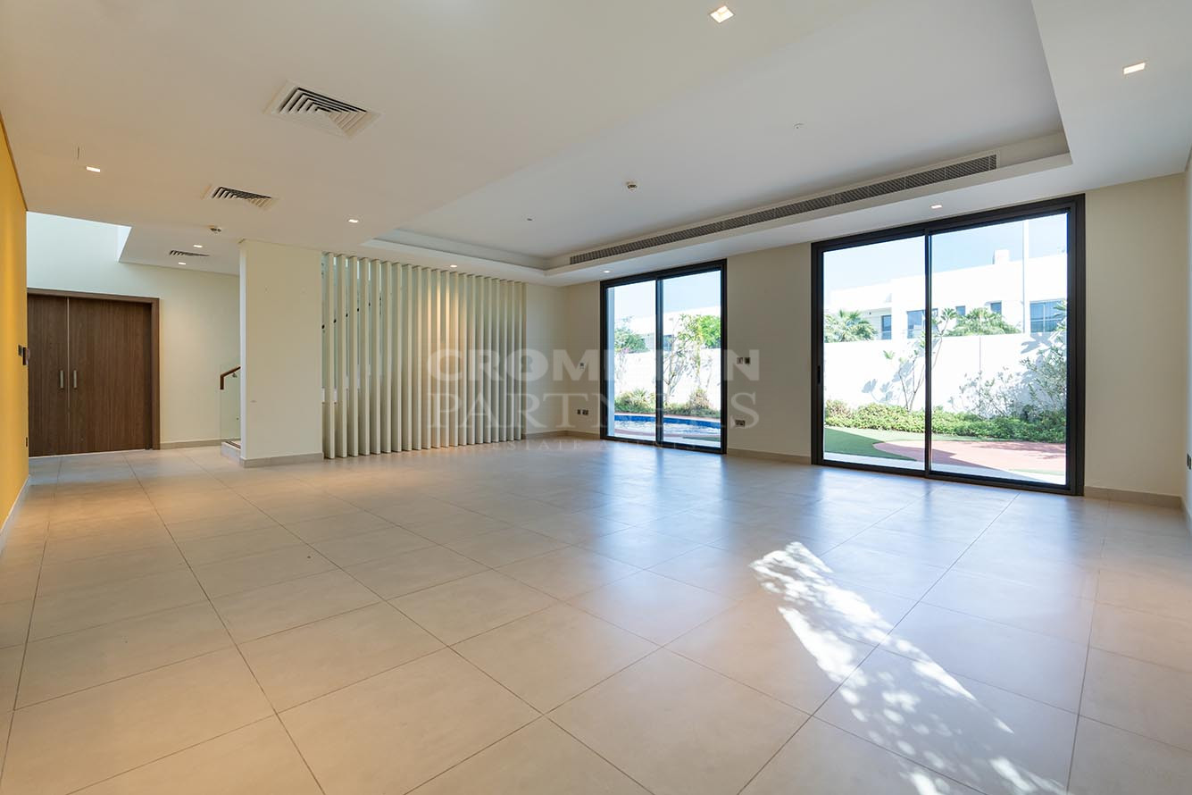 Stunning | Spacious | Ready To Move In | Call Now - Photo 2