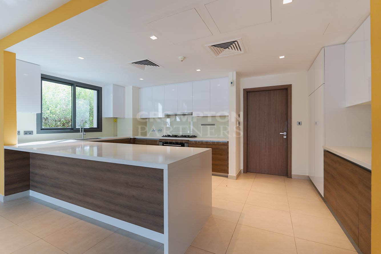 Stunning | Spacious | Ready To Move In | Call Now - Photo 5