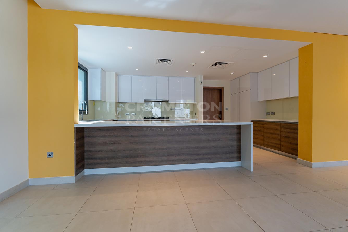 Stunning | Spacious | Ready To Move In | Call Now - Photo 4