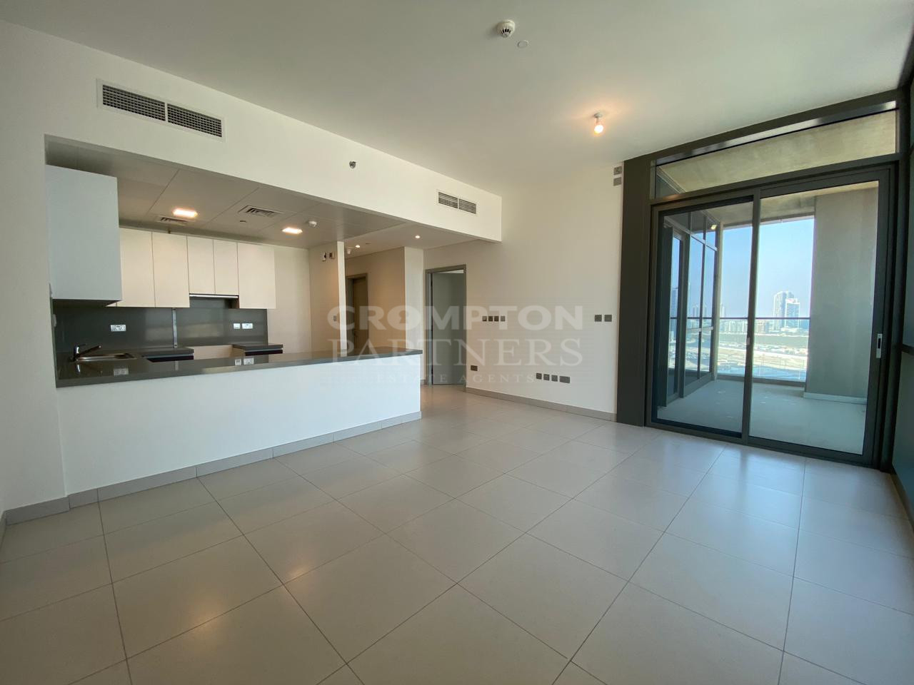 Luxurious Living | Prime Location | Vacant - Photo 3