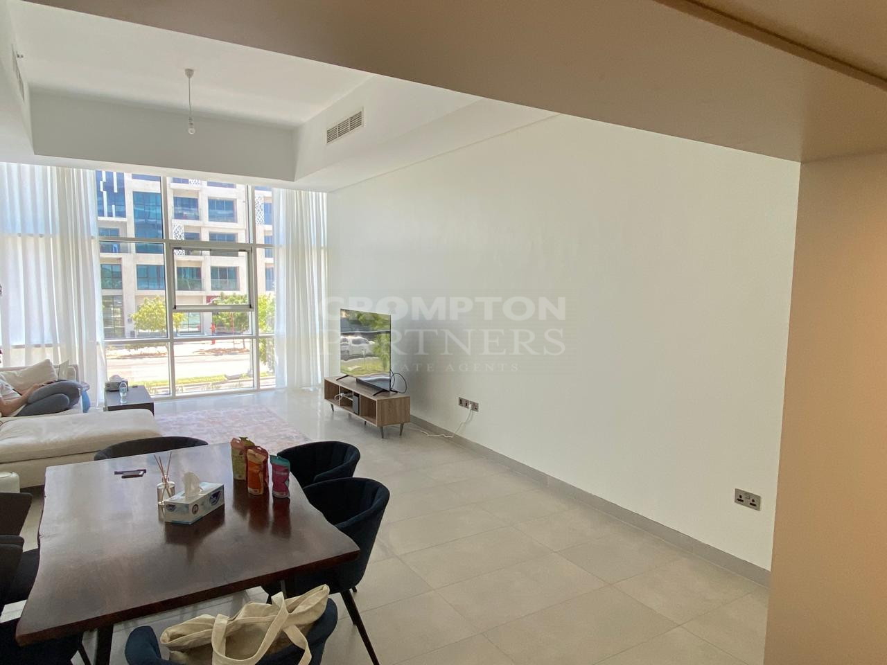 Well Maintained|Spacious Unit|Best Location - Photo 3