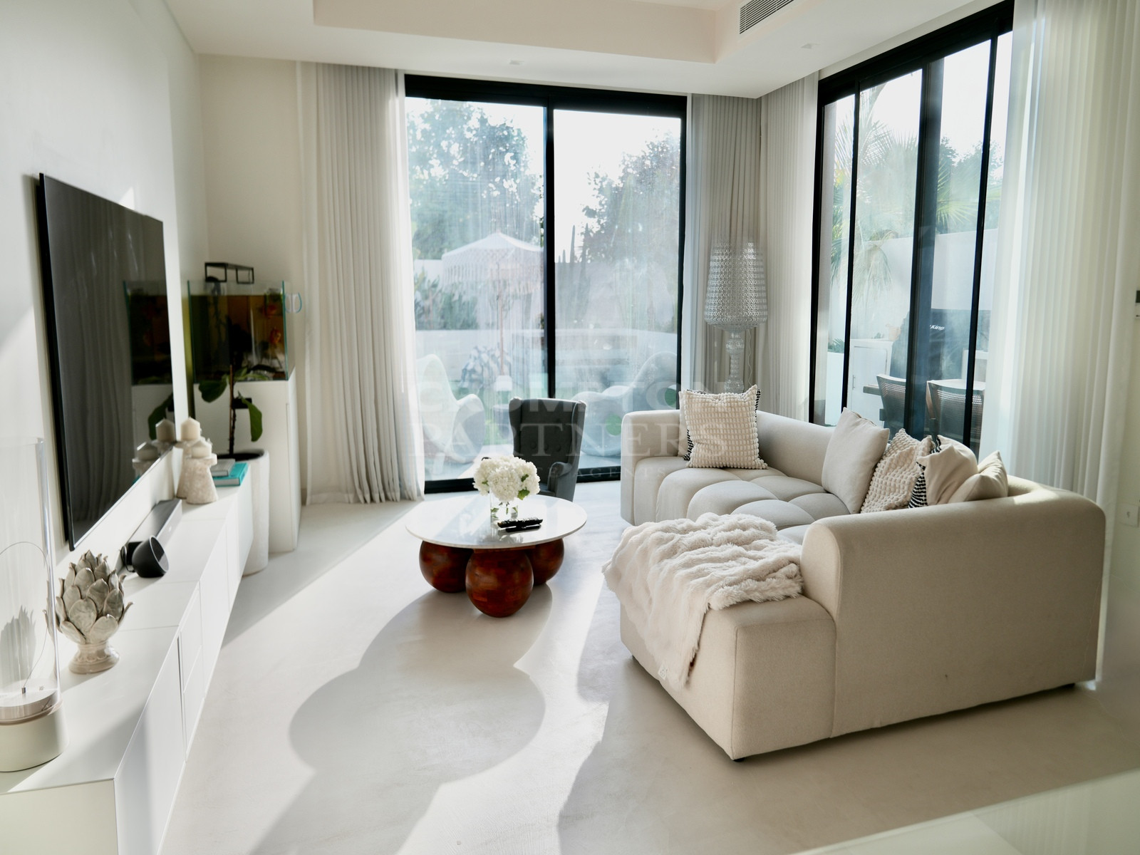 Beautifully Upgraded 2BR Townhouse | Single Row - Photo 2