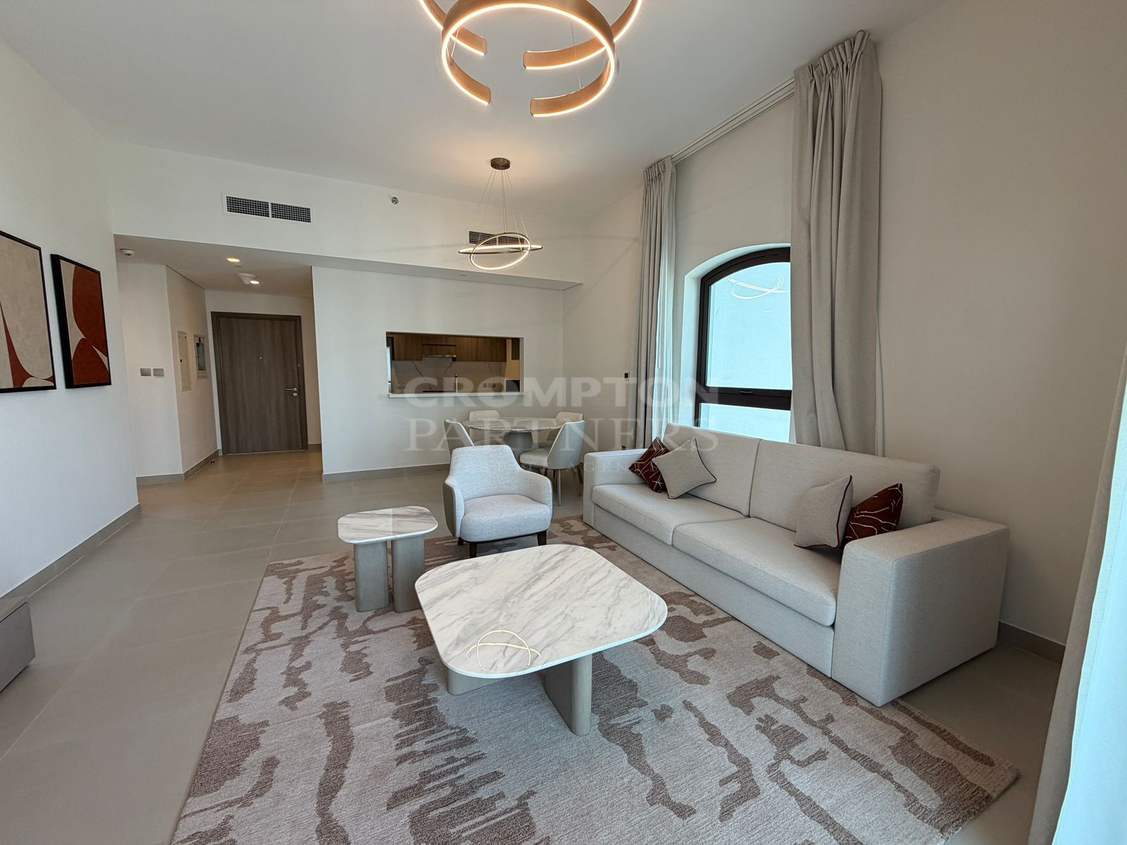 Luxurious Fully Furnished 1 Bedroom Apartment - Photo 3
