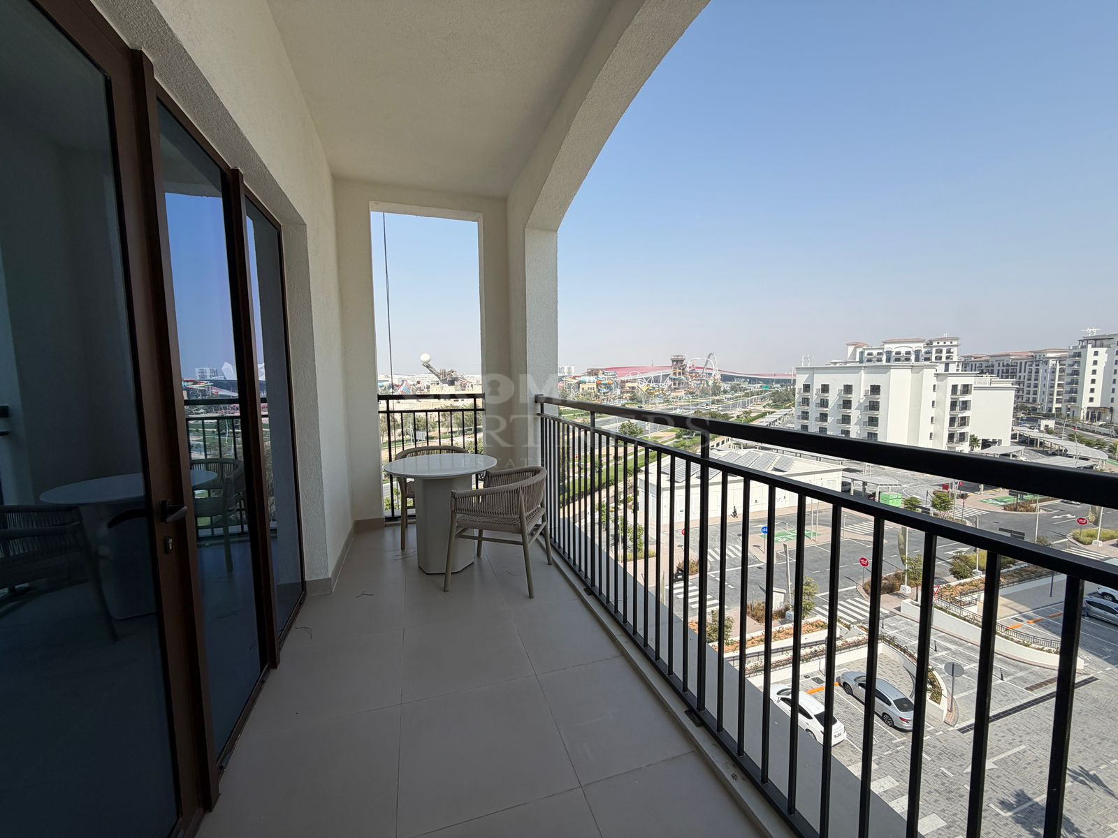 Luxurious Fully Furnished 1 Bedroom Apartment - Photo 4
