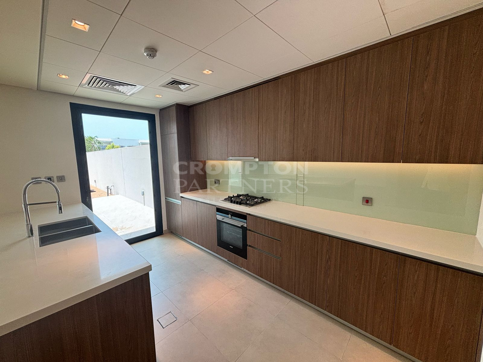 Modern 2BR | Prime Location | Family Home - Photo 5