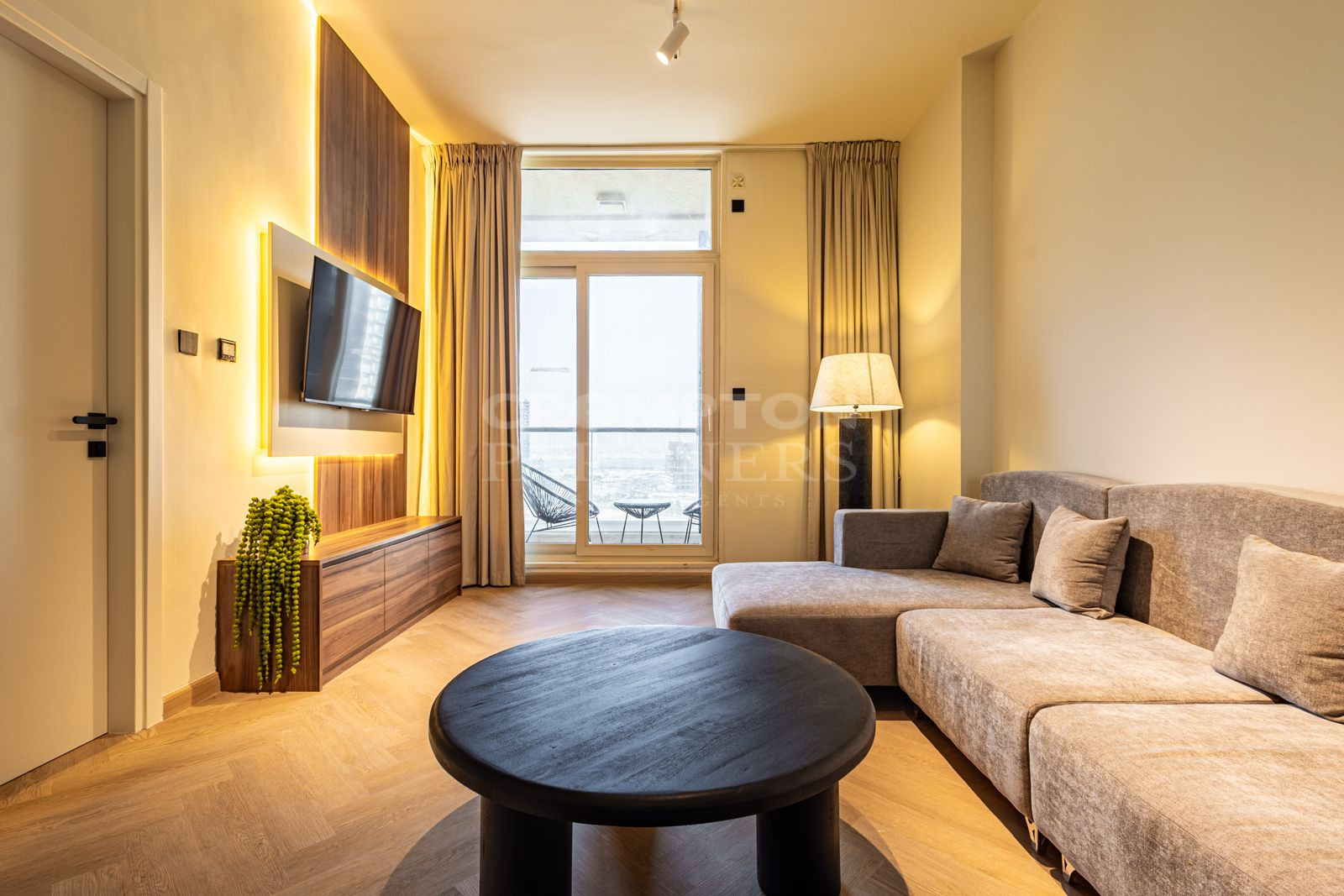 Fully Upgraded | Furnished Unit | Vacant Now