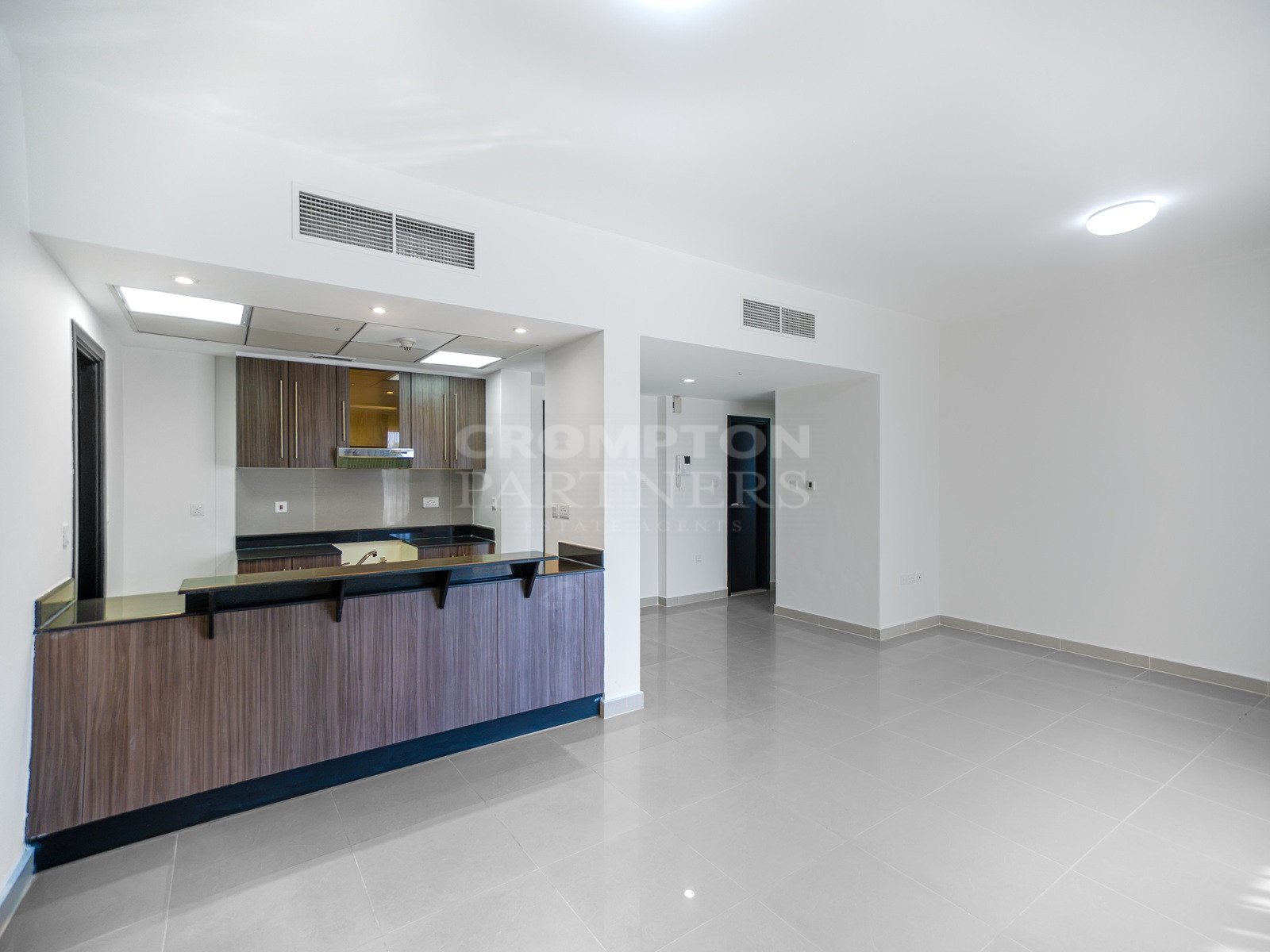 Vacant I 3BR+Maid I Open kitchen | Move-In Ready - Photo 4
