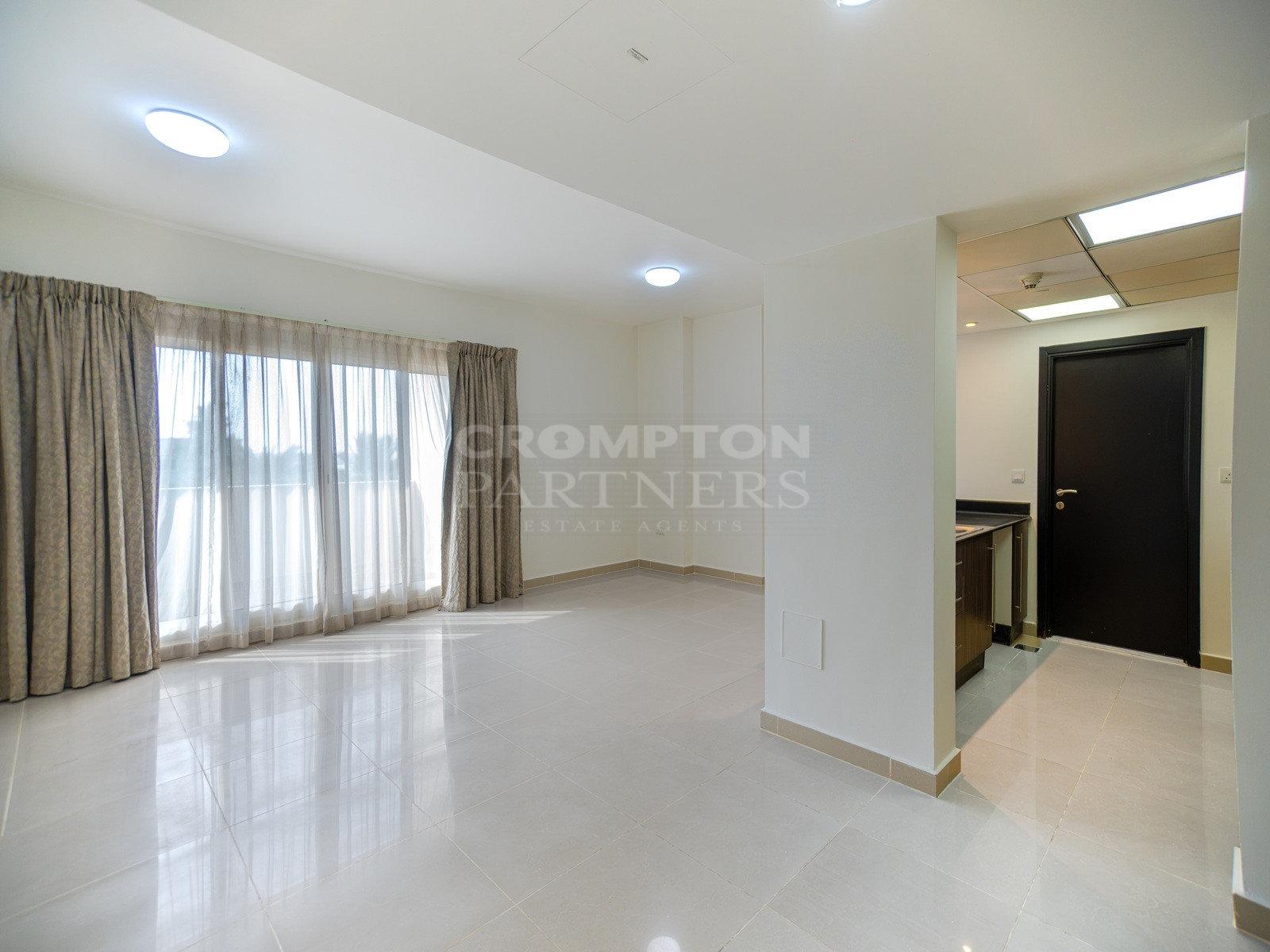 Vacant I 3BR+Maid I Open kitchen | Move-In Ready - Photo 3
