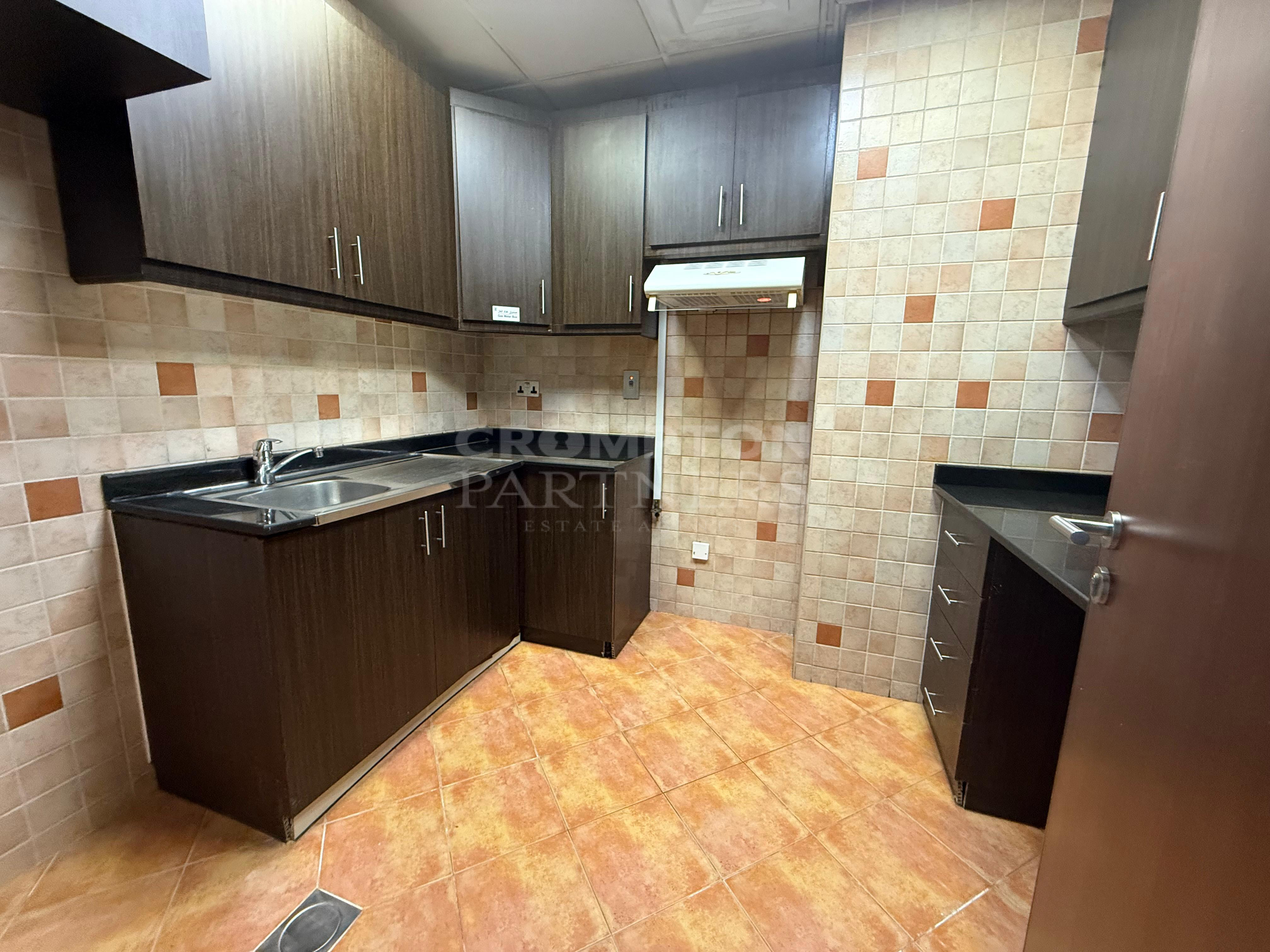 Spacious | Best Location | Ready To Move In - Photo 4