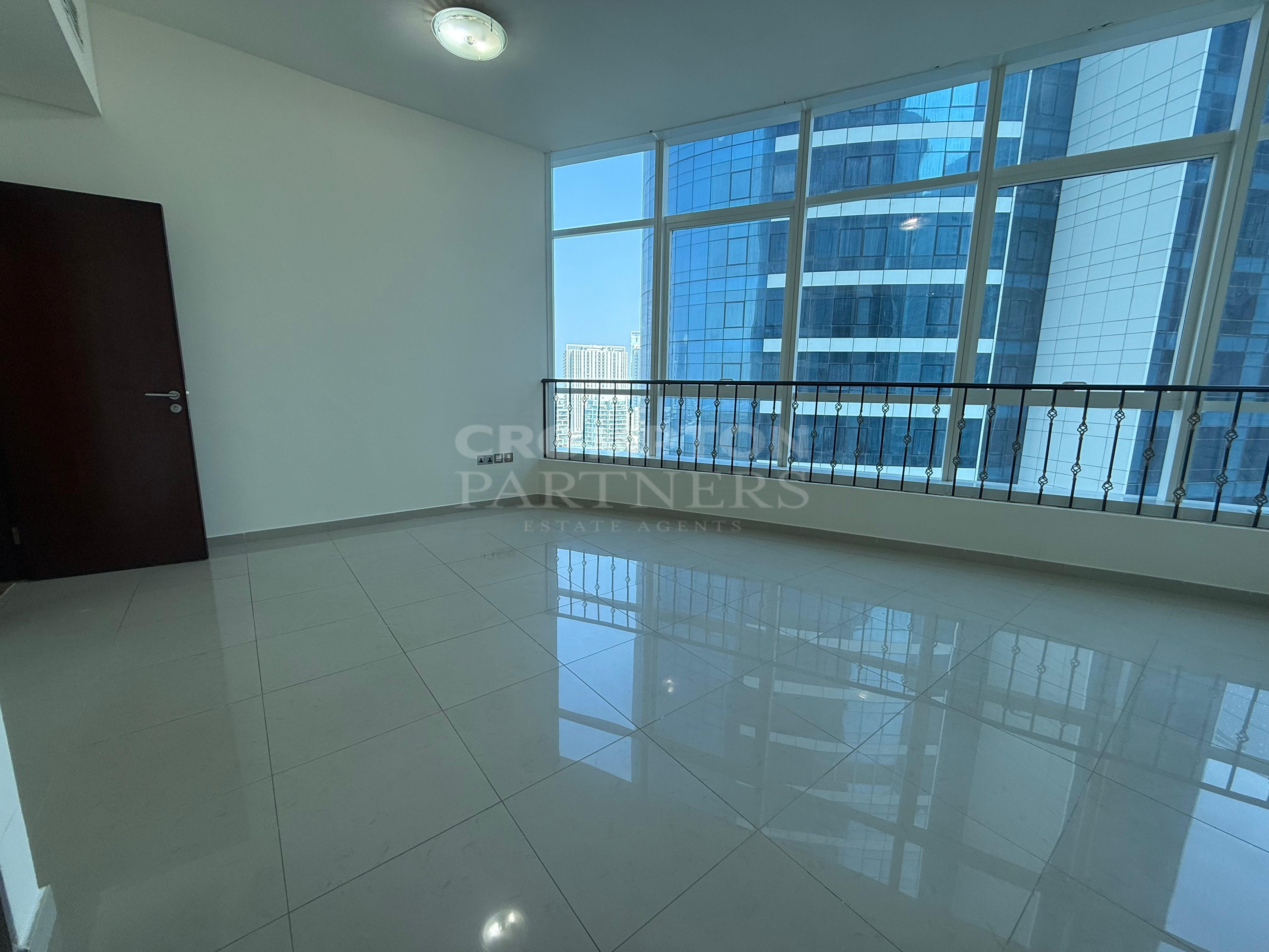 Spacious | Best Location | Ready To Move In - Photo 2