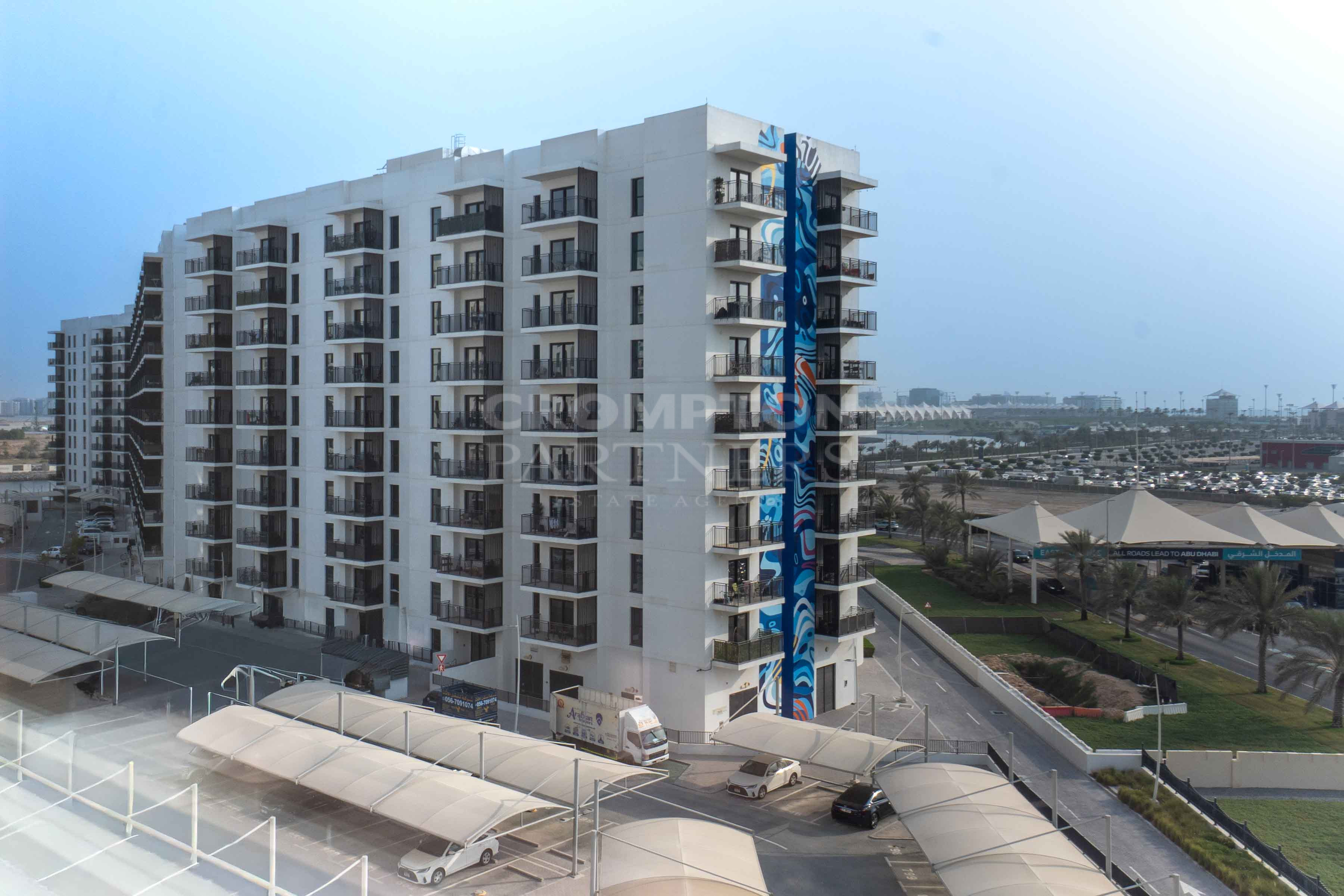 Corner 3BR+M Apartment | Sea World View | Vacant