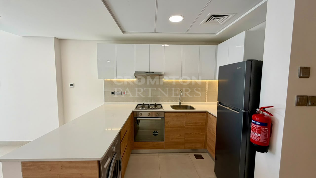 Lavish Living | Prime Location | Vacant - Photo 5