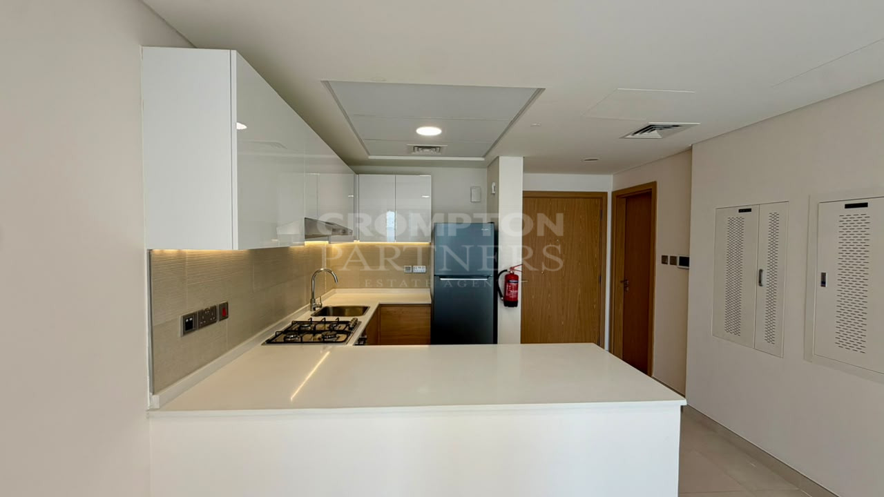 Lavish Living | Prime Location | Vacant - Photo 4