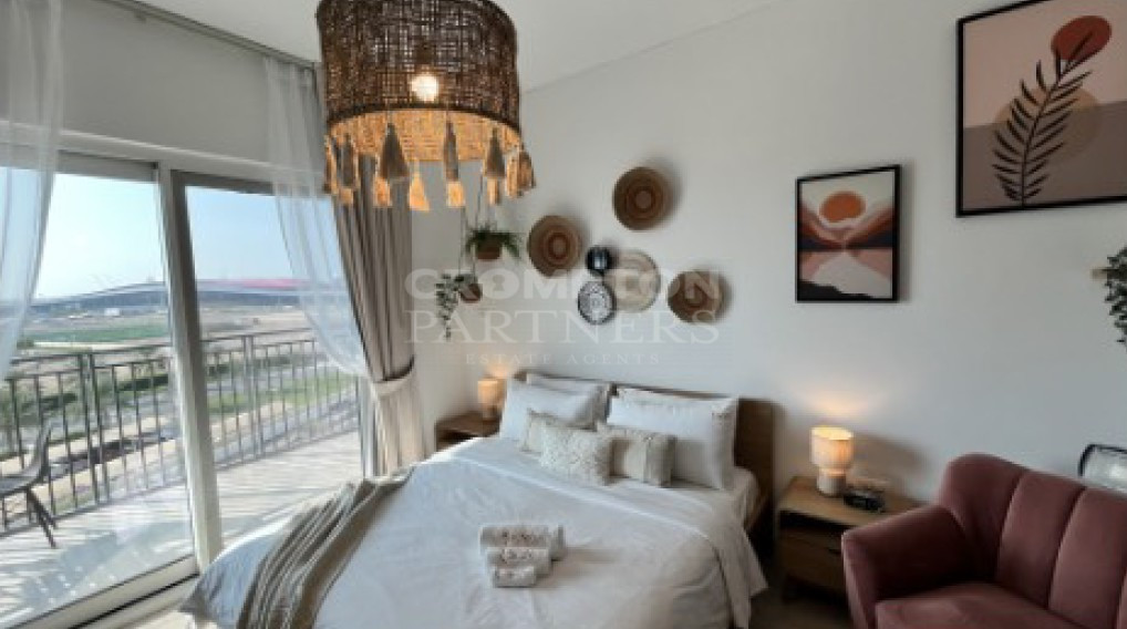 Fully Furnished Studio | Canal + F1 View | Vacant - Photo 4
