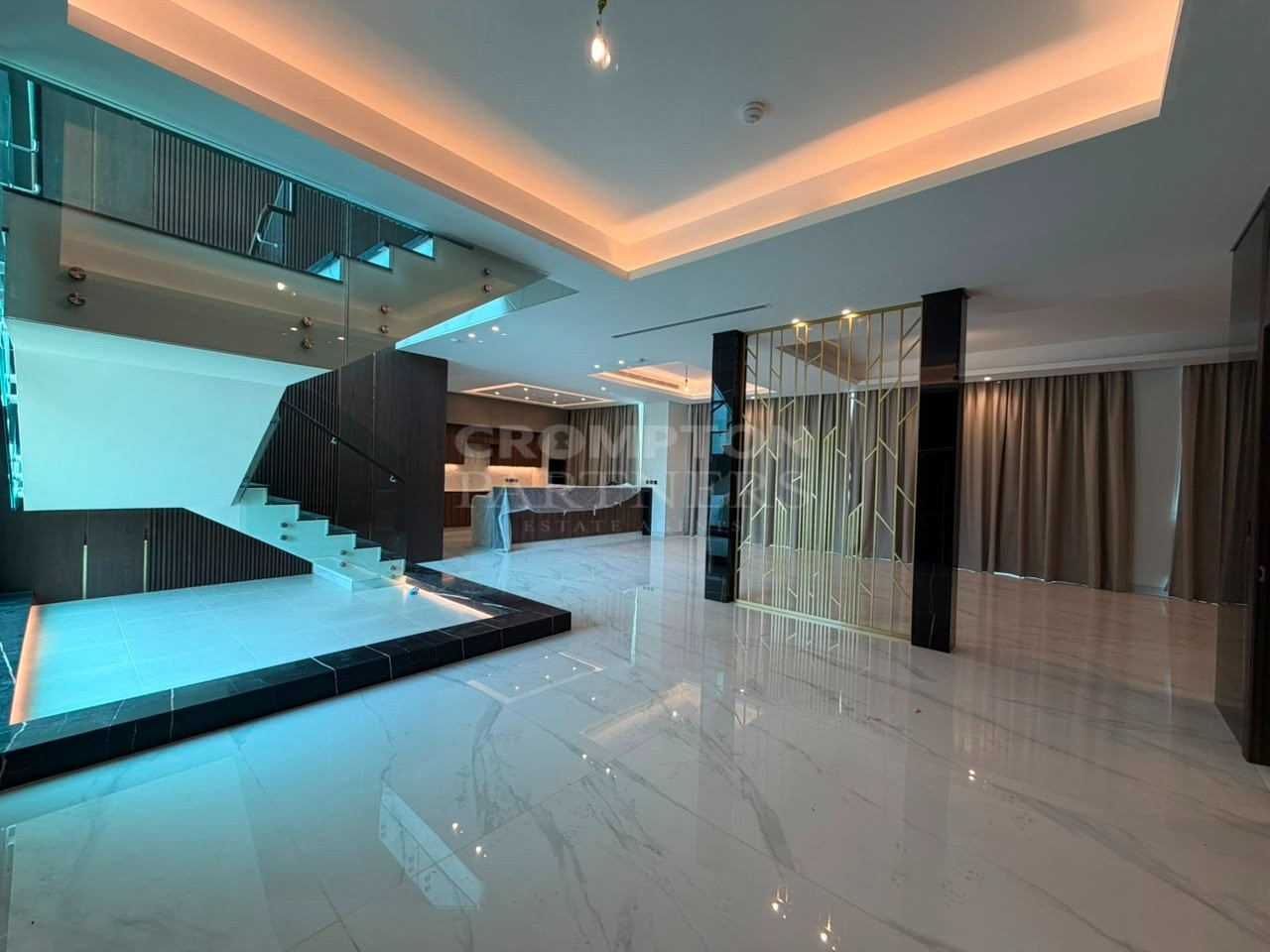 Stunning 5 BR | Private Pool | Garden | Vacant - Photo 4