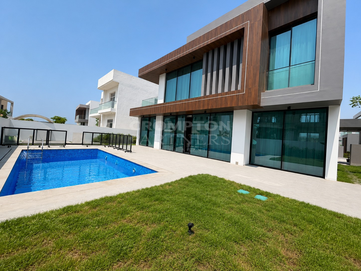 Stunning 5 BR | Private Pool | Garden | Vacant