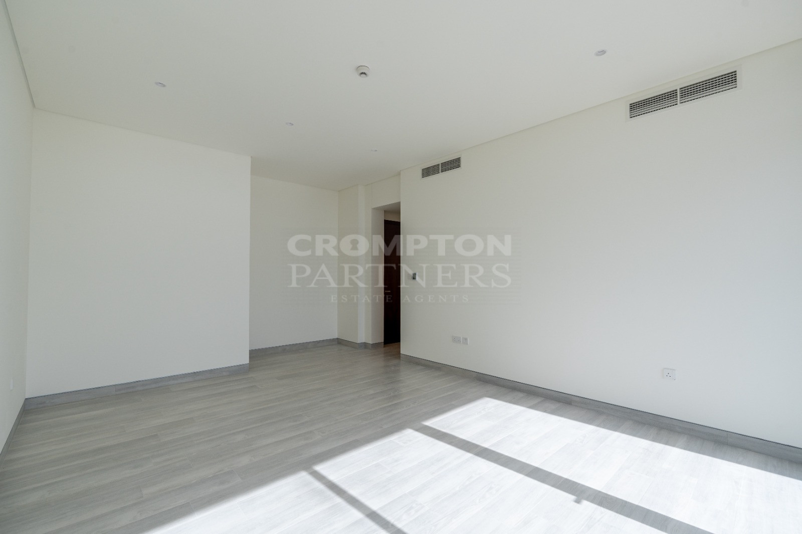 The Most Luxurious Villa | Prime Location - Photo 2