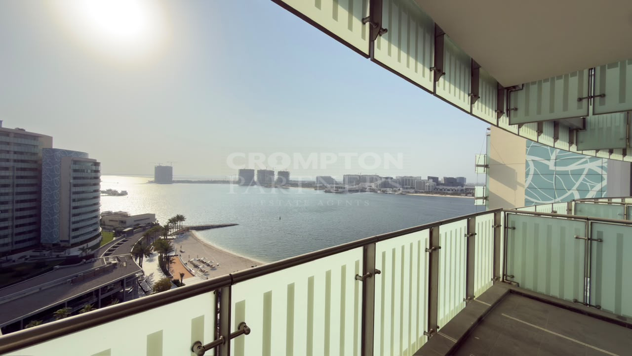 Fancy Living | Beach Access | Balcony | Vacant