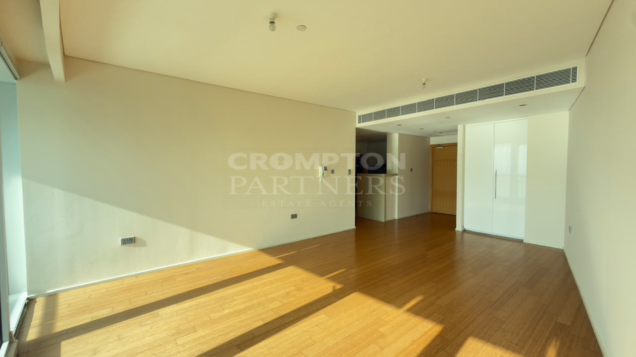 Fancy Living | Beach Access | Balcony | Vacant - Photo 2