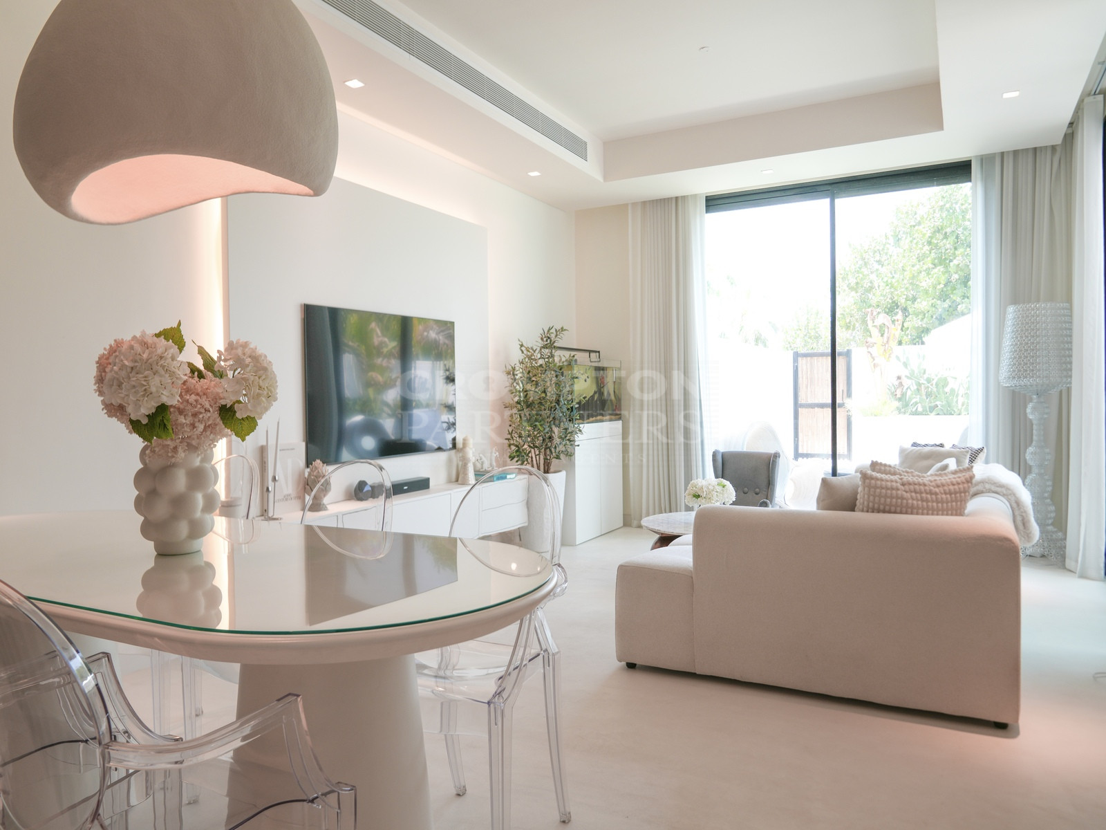Beautifully Upgraded 2BR Townhouse | Single Row - Photo 5