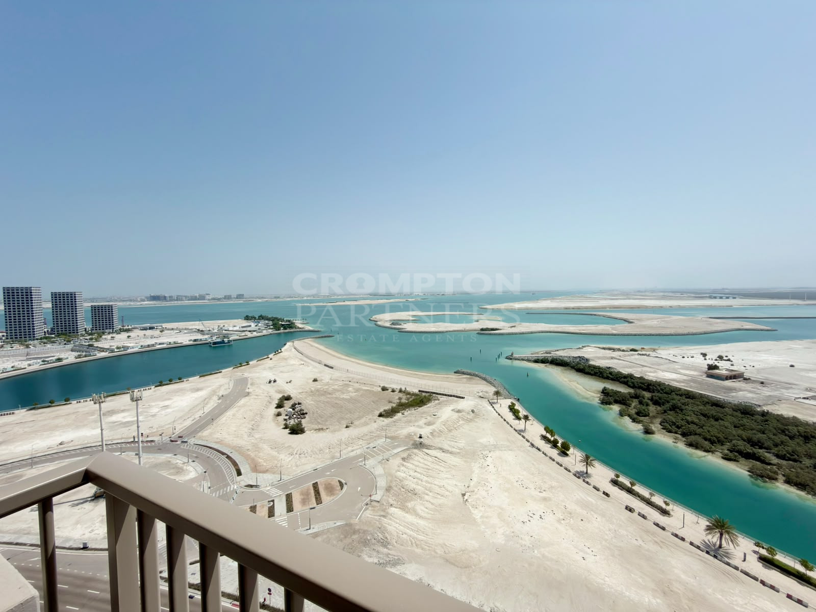UNFURNISHED | Sea Views | Upcoming 1st Oct - Photo 2