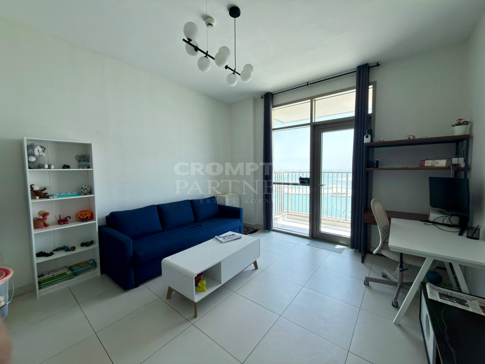 UNFURNISHED | Sea Views | Upcoming 1st Oct - Photo 3