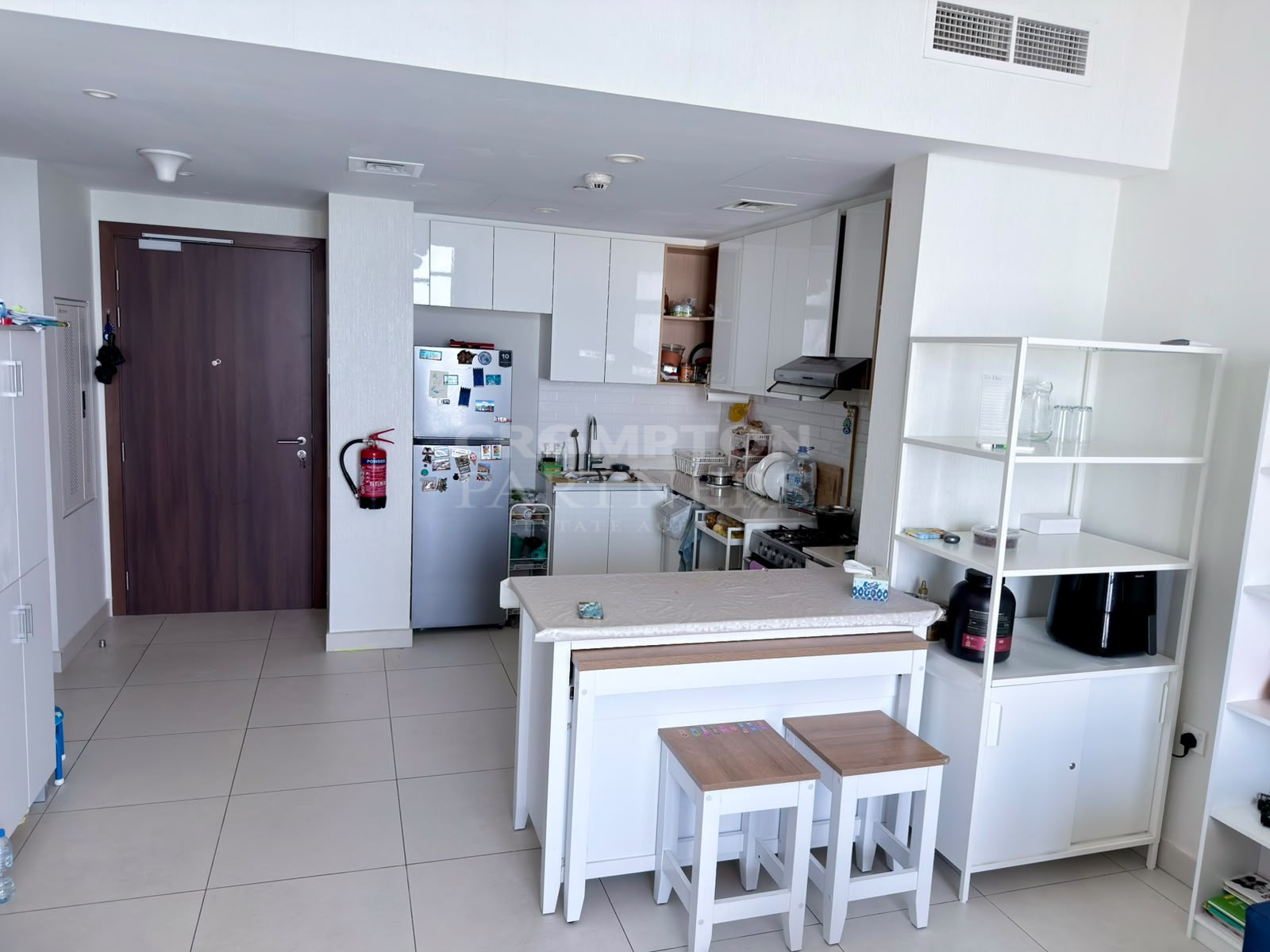 UNFURNISHED | Sea Views | Upcoming 1st Oct - Photo 4