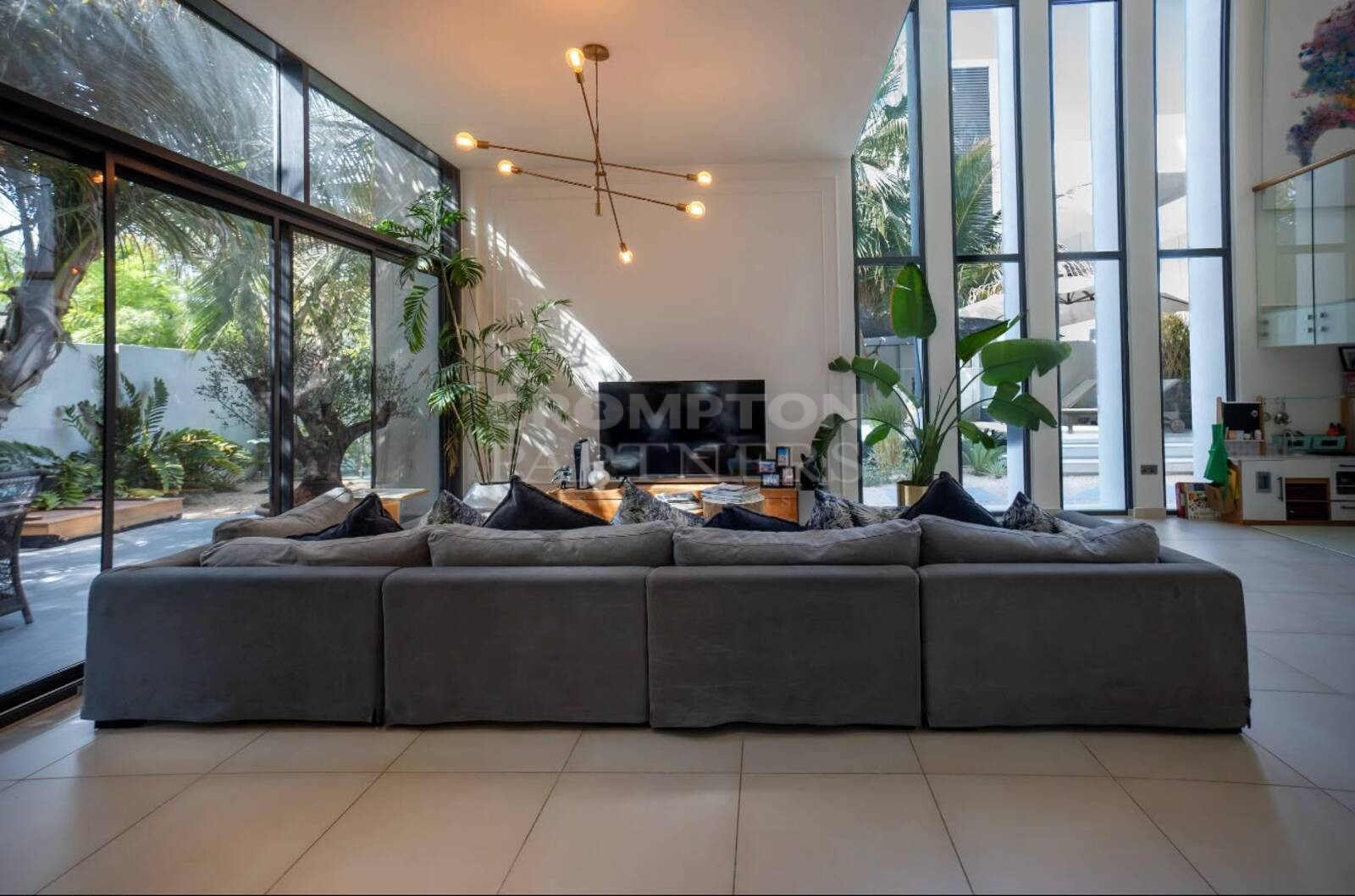 Single Row | Large Pool | Owner Occupied - Photo 2