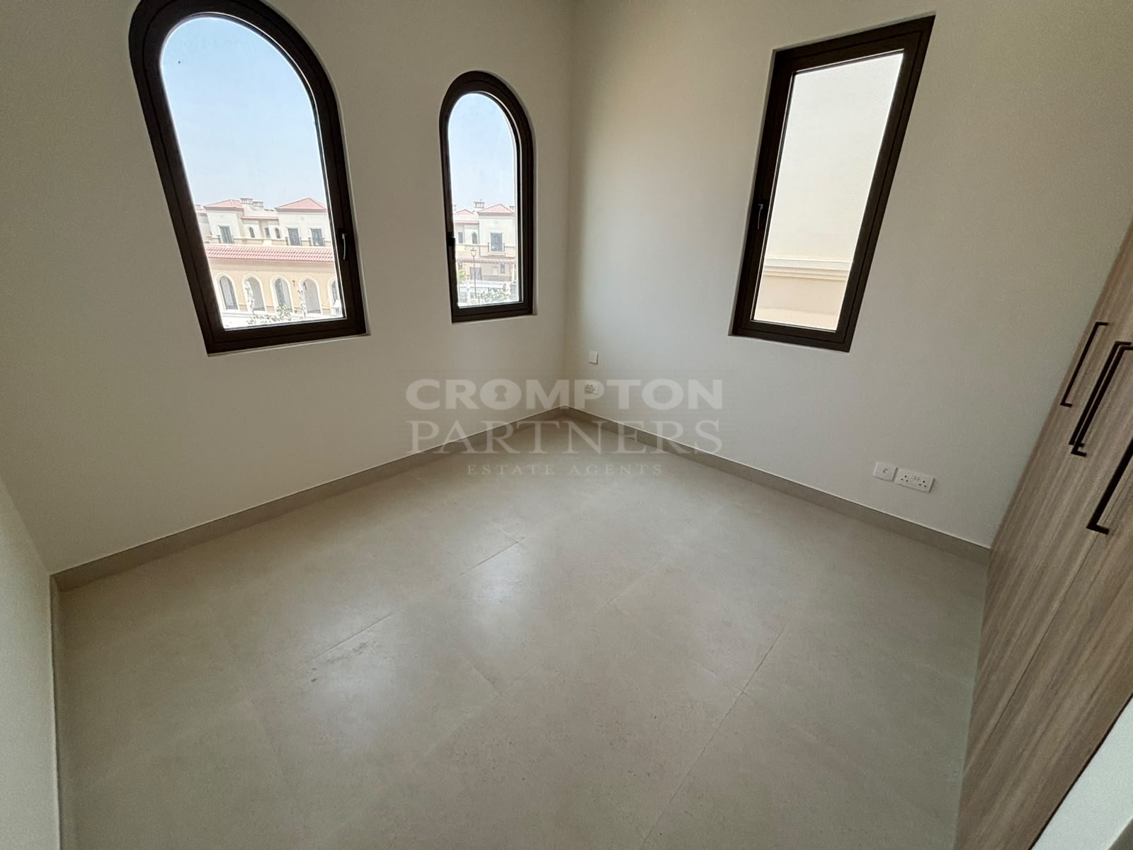 Double Row|Owner Occupied|Premium Facilities - Photo 2