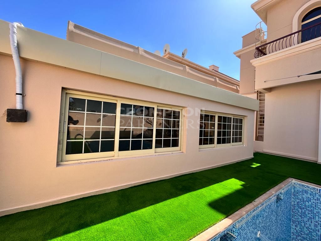 Lavish | Large Layout | Excellent Family Home - Photo 2