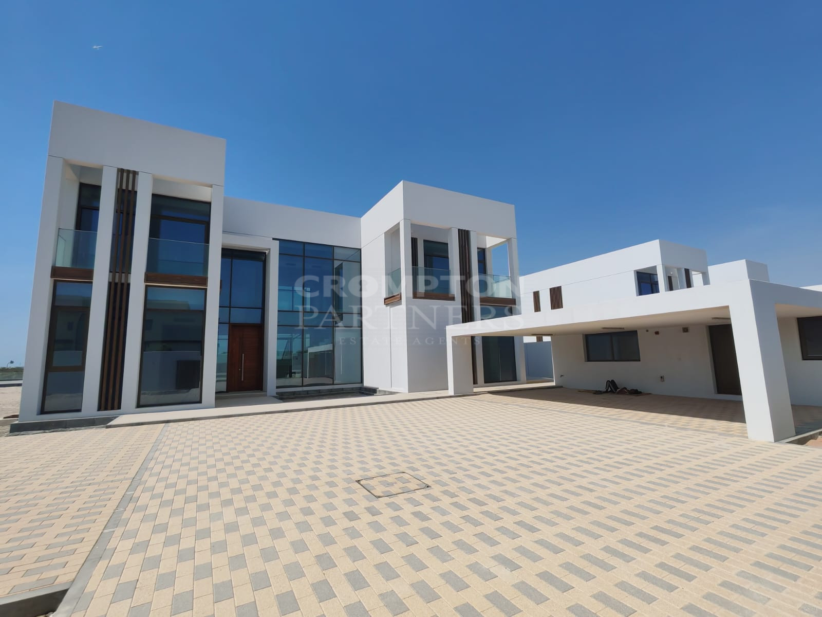 Luxurious 5BR Villa | Prime Location | Actual Pic - Photo 2