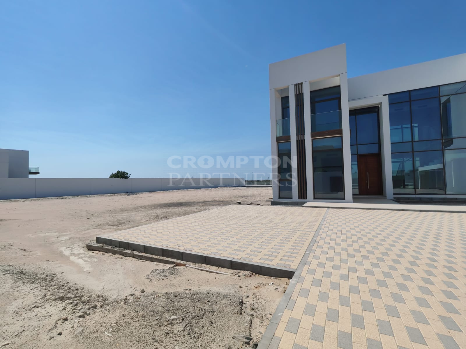 Luxurious 5BR Villa | Prime Location | Actual Pic - Photo 3
