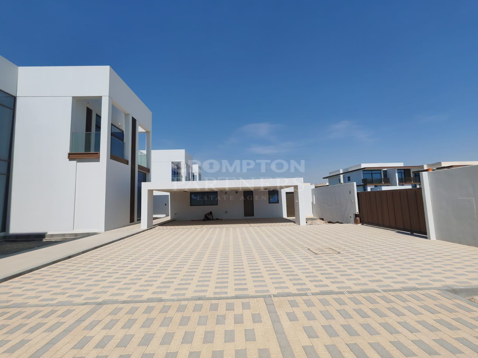 Luxurious 5BR Villa | Prime Location | Actual Pic - Photo 4