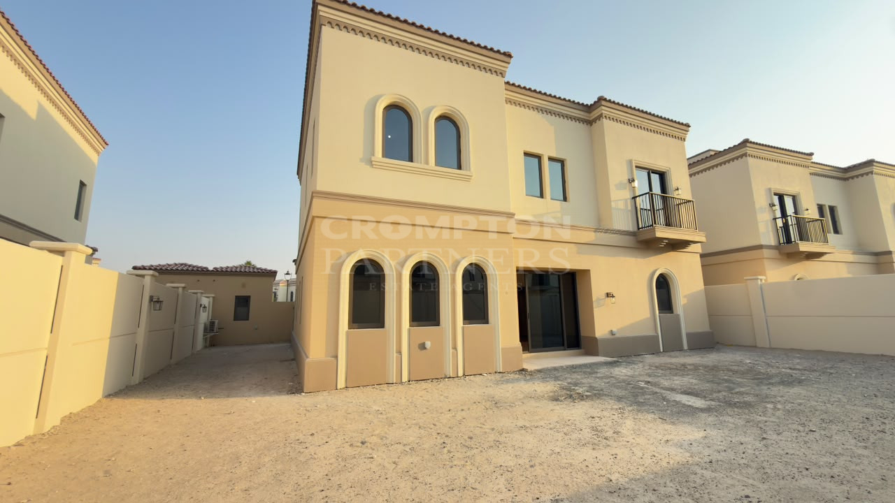 Spacious 4BR Villa|With Maid’s Room|Vacant - Photo 2