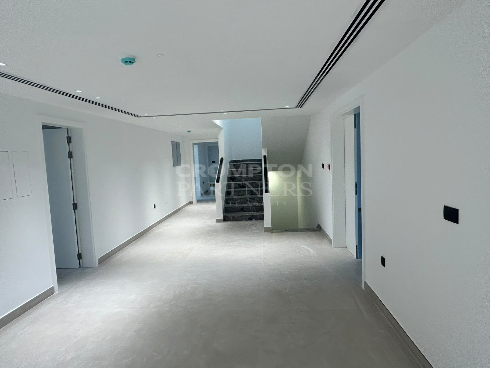 Magnificent 5-Bedroom Villa for Rent | Prime Area - Photo 4