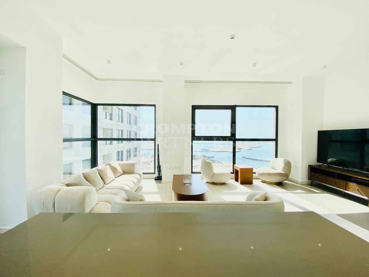 Mesmerizing | Furnished | Sea Views | Vacant - Photo 4