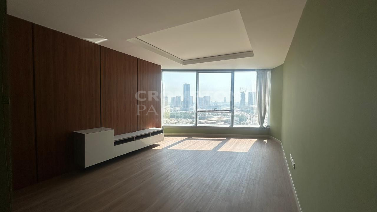Vacant | Mesmerizing | World Class Amenities - Photo 5