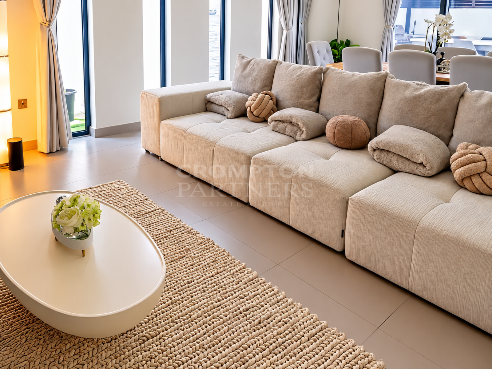 Luxury Villa 5BR+M |Vacant on transfer |Renovated - Photo 2