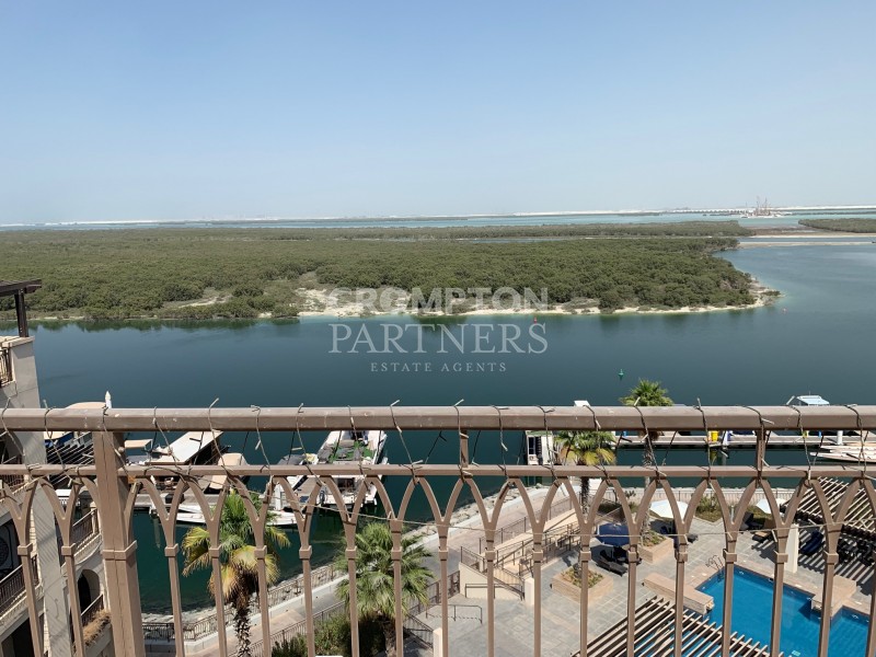 Lavish Living | Best Location | Spacious - Photo 2