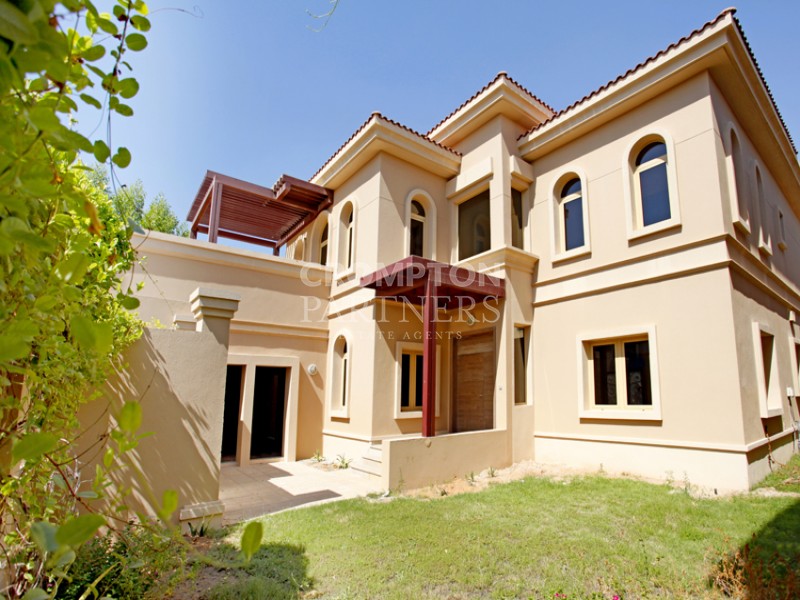 Private Pool | Garden | Vacant And Ready - Photo 2
