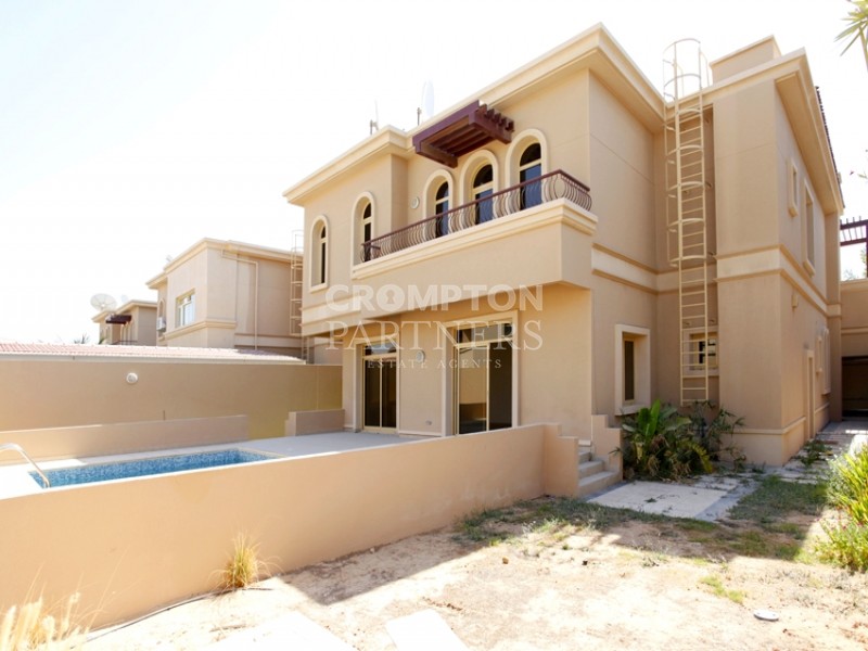 Private Pool | Garden | Vacant And Ready - Photo 3