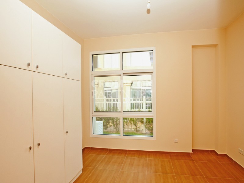 Spacious | Outstanding Townhouse | Private Garden - Photo 5