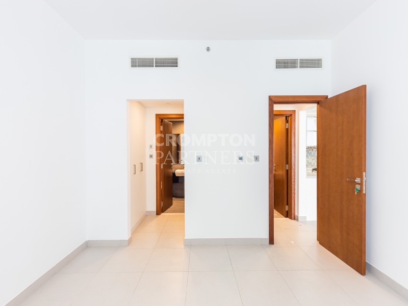 Balcony | Prime Location | Vacant And Ready - Photo 4