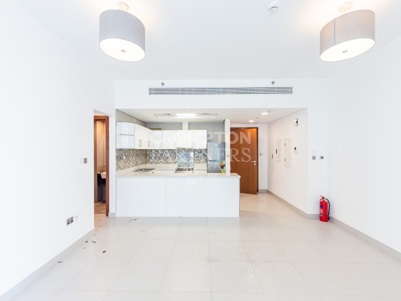 Balcony | Prime Location | Vacant And Ready - Photo 5